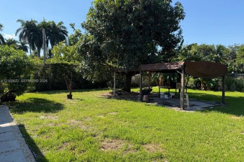 Villa ou maison à vendre à Miami, Floride: 2 chambres, 91.14 m2 № 2417486 - photo 22