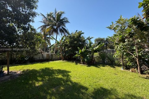 Villa ou maison à vendre à Miami, Floride: 2 chambres, 91.14 m2 № 2417486 - photo 21