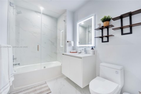 Condominio en venta en Miami, Florida, 3 dormitorios, 121.33 m2 № 2397311 - foto 28