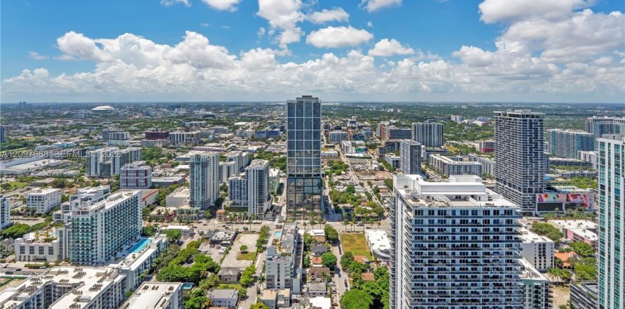 Condominio en Miami, Florida, 3 dormitorios  № 2397311