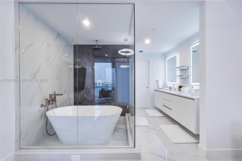 Condominio en venta en Miami, Florida, 3 dormitorios, 121.33 m2 № 2397311 - foto 21