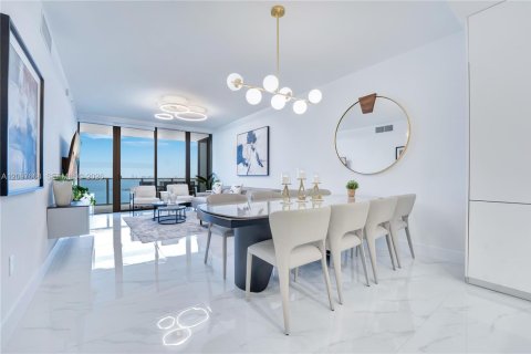 Condominio en venta en Miami, Florida, 3 dormitorios, 121.33 m2 № 2397311 - foto 12