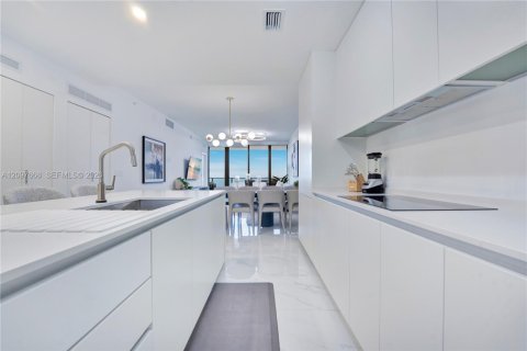 Condominio en venta en Miami, Florida, 3 dormitorios, 121.33 m2 № 2397311 - foto 10