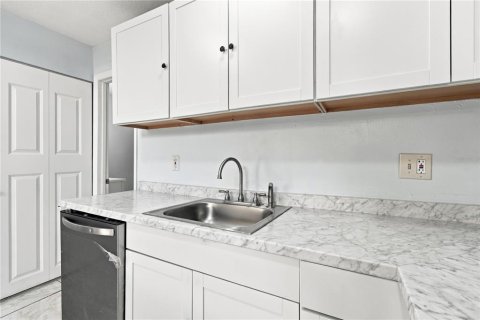 Condo in Tampa, Florida, 2 bedrooms № 2378338 - photo 26