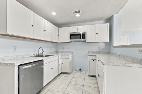 Condo in Tampa, Florida, 2 bedrooms № 2378338 - photo 24