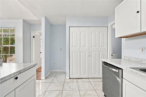 Condo in Tampa, Florida, 2 bedrooms № 2378338 - photo 25