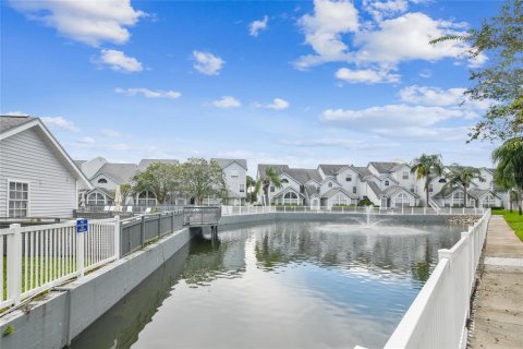 Condo in Tampa, Florida, 2 bedrooms № 2378338 - photo 12