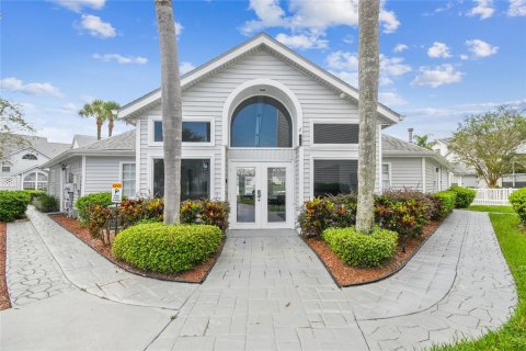 Condo in Tampa, Florida, 2 bedrooms № 2378338 - photo 3