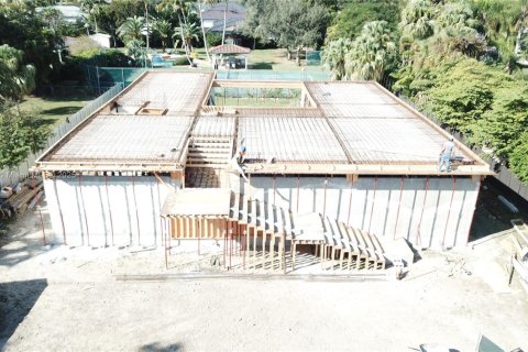 House in Miami, Florida 6 bedrooms, 891.86 sq.m. № 2022993 - photo 16