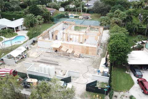 House in Miami, Florida 6 bedrooms, 891.86 sq.m. № 2022993 - photo 17