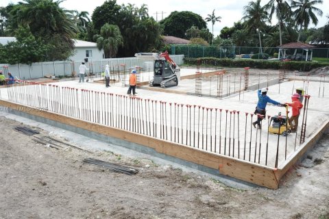 House in Miami, Florida 6 bedrooms, 891.86 sq.m. № 2022993 - photo 22