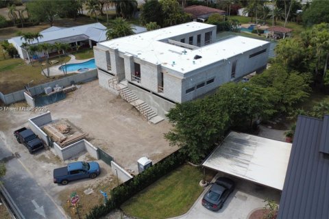 House in Miami, Florida 6 bedrooms, 891.86 sq.m. № 2022993 - photo 10