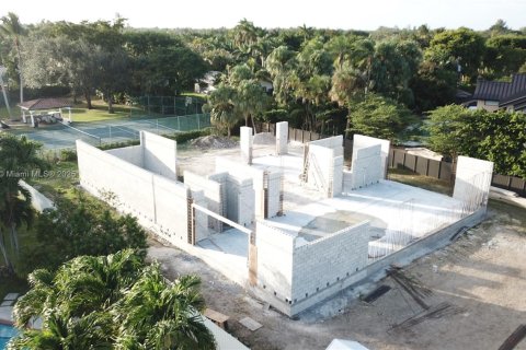 House in Miami, Florida 6 bedrooms, 891.86 sq.m. № 2022993 - photo 20