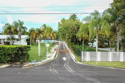 House in Miami, Florida 6 bedrooms, 891.86 sq.m. № 2022993 - photo 27