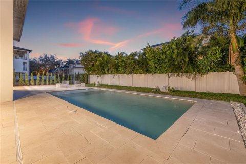 Casa en venta en Saint Petersburg, Florida, 5 dormitorios, 382.48 m2 № 1680496 - foto 2