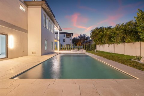 Casa en venta en Saint Petersburg, Florida, 5 dormitorios, 382.48 m2 № 1680496 - foto 3
