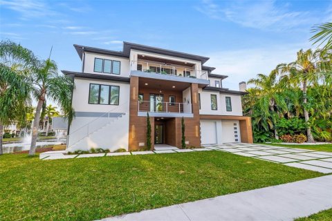 Casa en venta en Saint Petersburg, Florida, 5 dormitorios, 382.48 m2 № 1680496 - foto 9