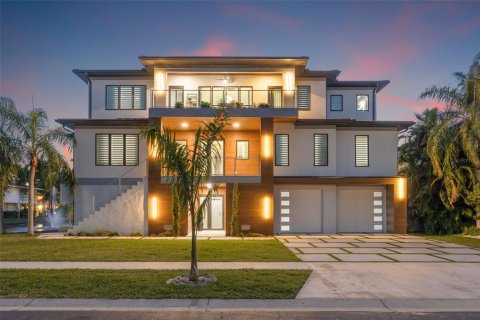 Casa en venta en Saint Petersburg, Florida, 5 dormitorios, 382.48 m2 № 1680496 - foto 4
