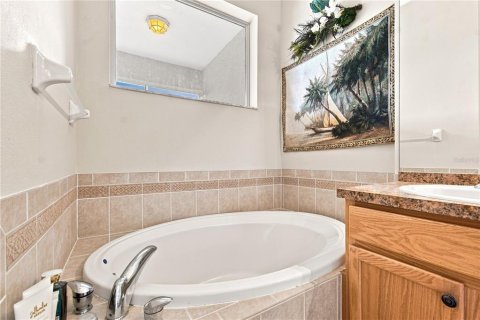 Townhouse in Land O' Lakes, Florida 3 bedrooms, 167.41 sq.m. № 2316474 - photo 29