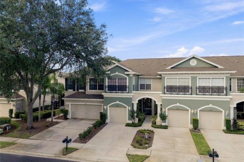 Townhouse in Land O' Lakes, Florida 3 bedrooms, 167.41 sq.m. № 2316474 - photo 3