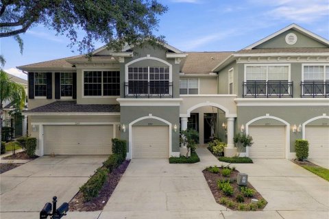 Townhouse in Land O' Lakes, Florida 3 bedrooms, 167.41 sq.m. № 2316474 - photo 2