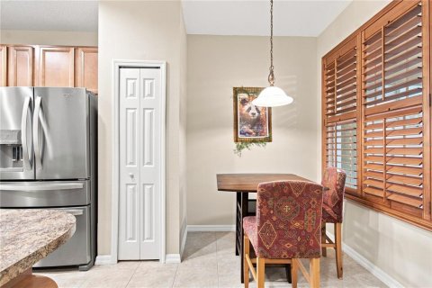 Townhouse in Land O' Lakes, Florida 3 bedrooms, 167.41 sq.m. № 2316474 - photo 16