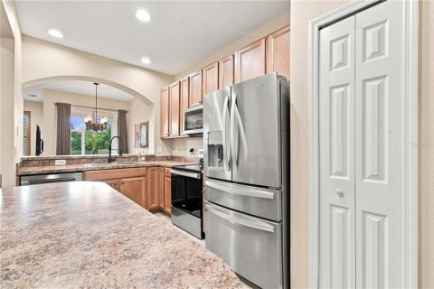 Townhouse in Land O' Lakes, Florida 3 bedrooms, 167.41 sq.m. № 2316474 - photo 12