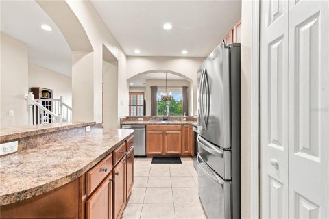 Townhouse in Land O' Lakes, Florida 3 bedrooms, 167.41 sq.m. № 2316474 - photo 13