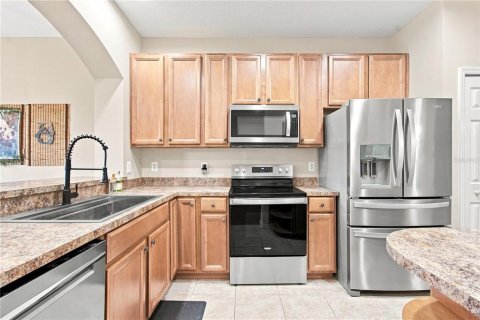 Townhouse in Land O' Lakes, Florida 3 bedrooms, 167.41 sq.m. № 2316474 - photo 11