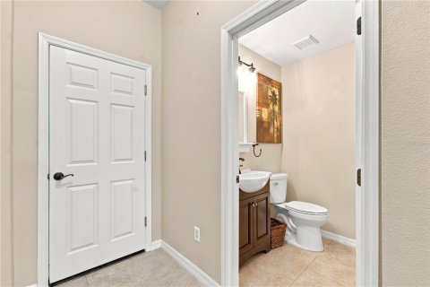 Townhouse in Land O' Lakes, Florida 3 bedrooms, 167.41 sq.m. № 2316474 - photo 6