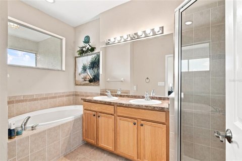 Townhouse in Land O' Lakes, Florida 3 bedrooms, 167.41 sq.m. № 2316474 - photo 28
