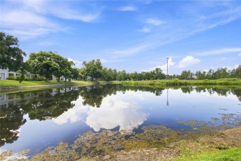 Townhouse in Land O' Lakes, Florida 3 bedrooms, 167.41 sq.m. № 2316474 - photo 4