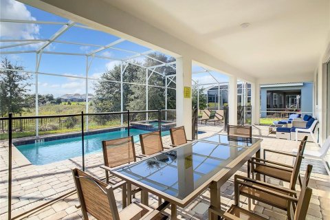 House in Davenport, Florida 8 bedrooms, 363.15 sq.m. № 1906301 - photo 4