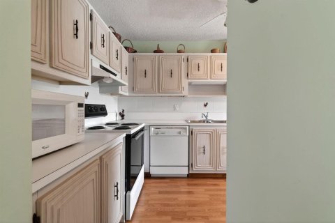 Condo in Delray Beach, Florida, 2 bedrooms  № 2245839 - photo 10