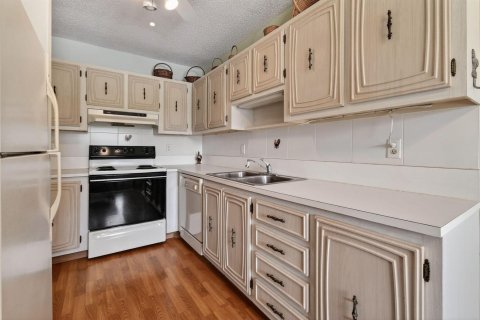 Condo in Delray Beach, Florida, 2 bedrooms  № 2245839 - photo 12