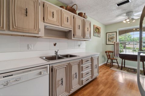 Condo in Delray Beach, Florida, 2 bedrooms  № 2245839 - photo 11