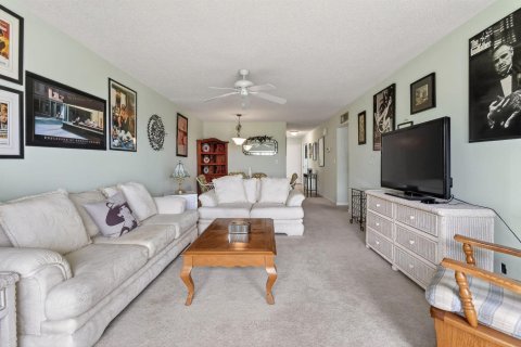 Condo in Delray Beach, Florida, 2 bedrooms  № 2245839 - photo 8