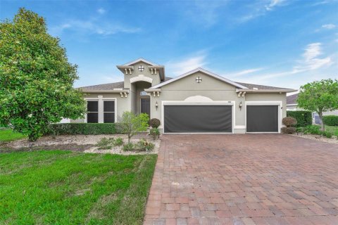 House in Orange City, Florida 3 bedrooms, 185.9 sq.m. № 2210395