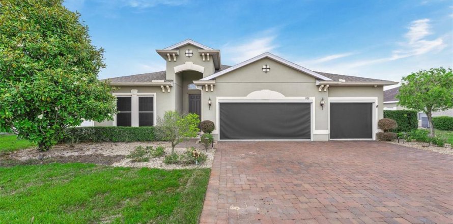 House in Orange City, Florida 3 bedrooms, 185.9 sq.m. № 2210395