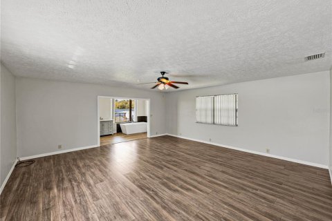 Casa en venta en Dade City, Florida, 3 dormitorios, 222.78 m2 № 1915513 - foto 28