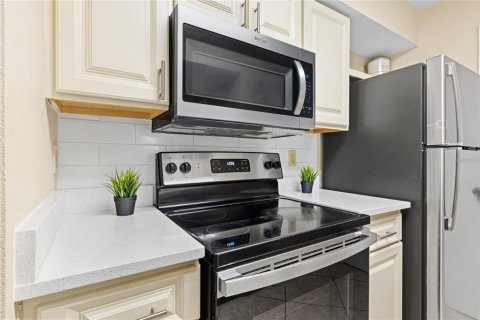 Condo in Kissimmee, Florida, 2 bedrooms № 2232832 - photo 18
