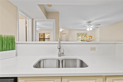Condo in Kissimmee, Florida, 2 bedrooms № 2232832 - photo 16