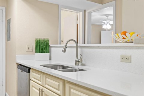 Condo in Kissimmee, Florida, 2 bedrooms № 2232832 - photo 15