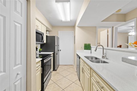 Condo in Kissimmee, Florida, 2 bedrooms № 2232832 - photo 14