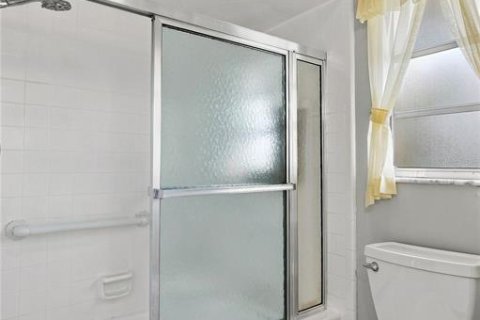 House in Punta Gorda, Florida 2 bedrooms, 158.4 sq.m. № 2258230 - photo 27