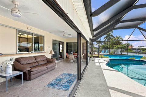 House in Punta Gorda, Florida 2 bedrooms, 158.4 sq.m. № 2258230 - photo 16