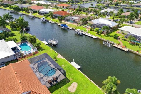 House in Punta Gorda, Florida 2 bedrooms, 158.4 sq.m. № 2258230