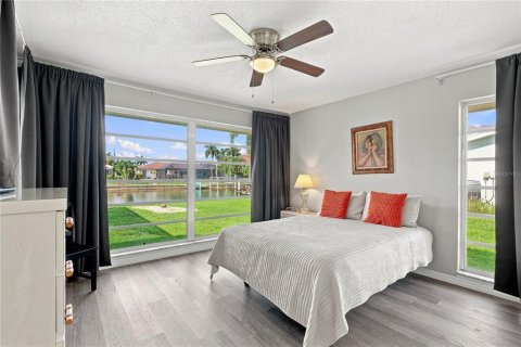 House in Punta Gorda, Florida 2 bedrooms, 158.4 sq.m. № 2258230 - photo 28
