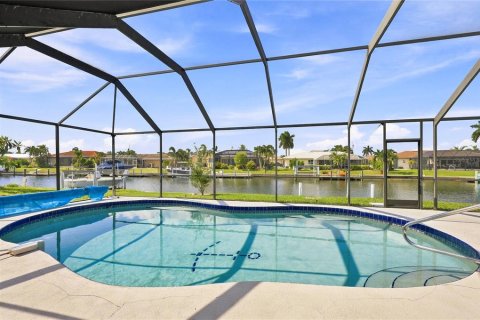 House in Punta Gorda, Florida 2 bedrooms, 158.4 sq.m. № 2258230 - photo 3