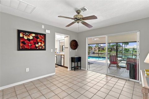 House in Punta Gorda, Florida 2 bedrooms, 158.4 sq.m. № 2258230 - photo 21